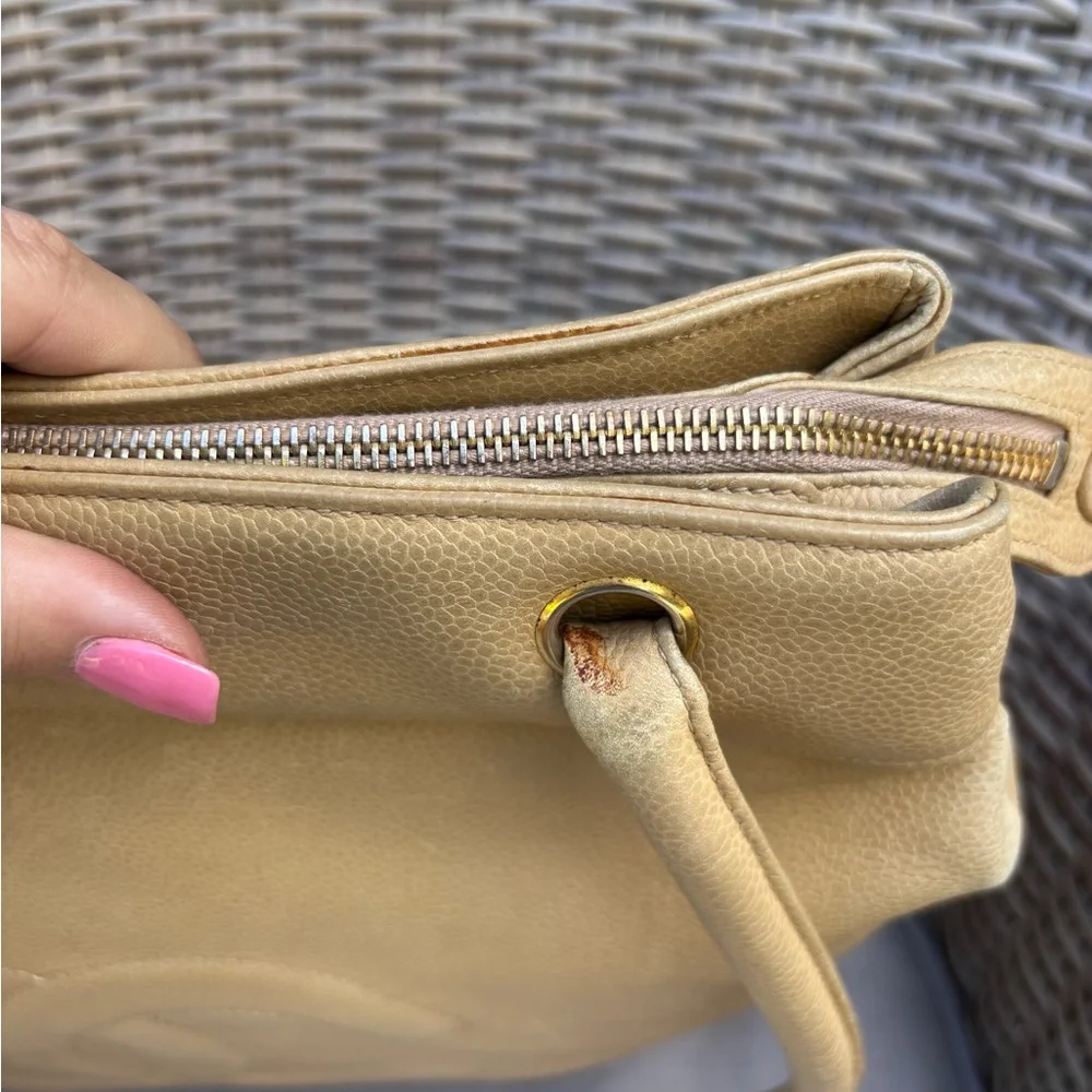 Authentic CHANEL beige Coco mark CC caviar leather tote CC charm